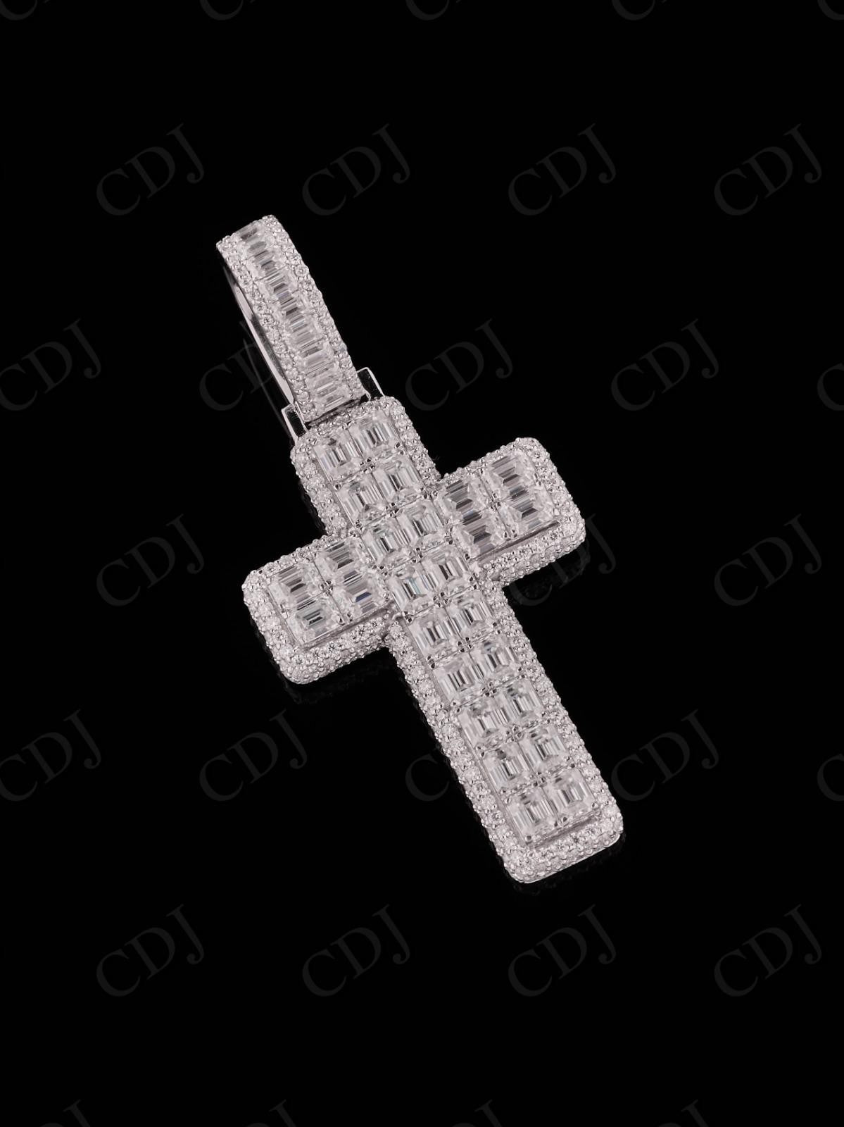 Round Emerald Cross