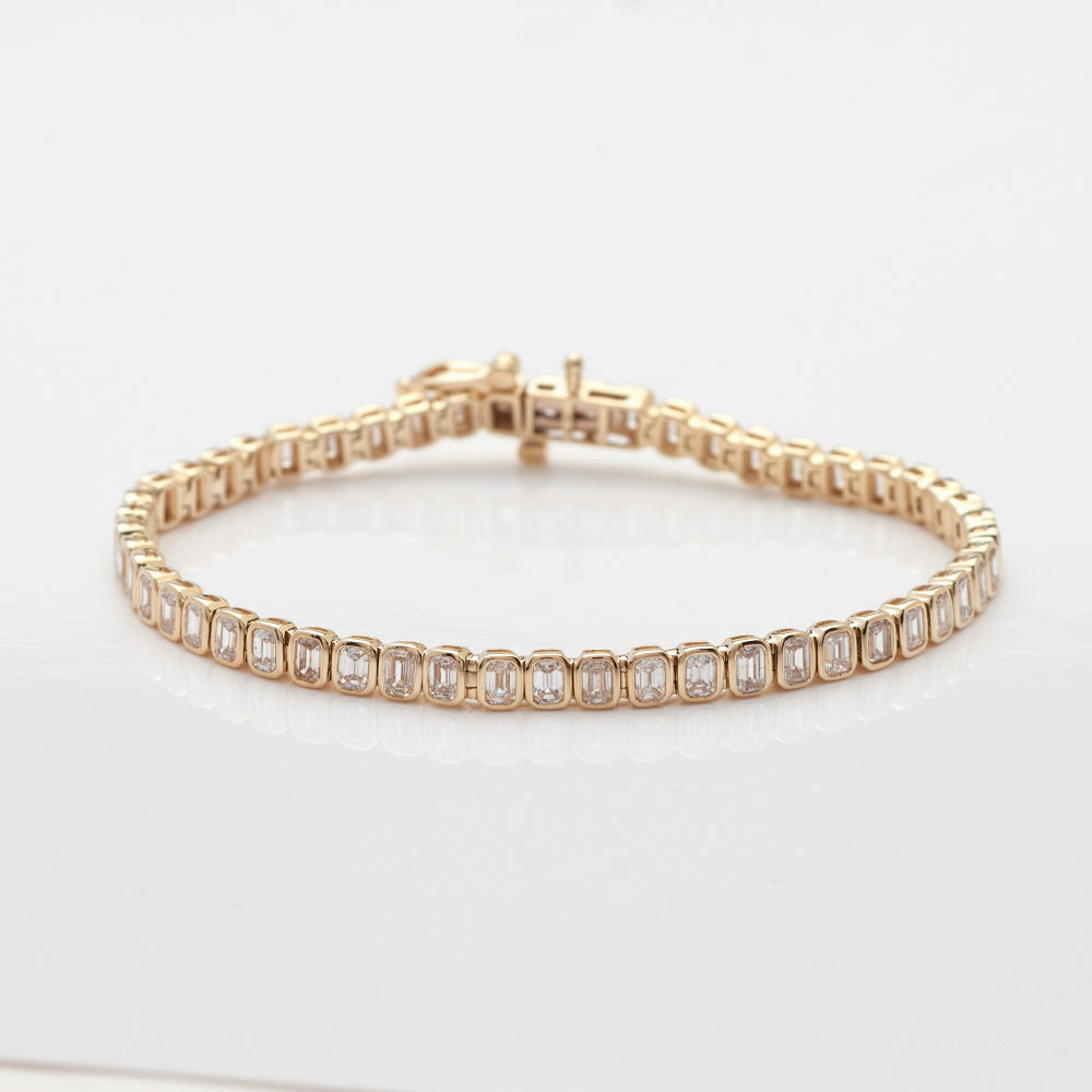 14KY 4.50CTW EMERALD DIAMOND BEZEL SET BRACELET