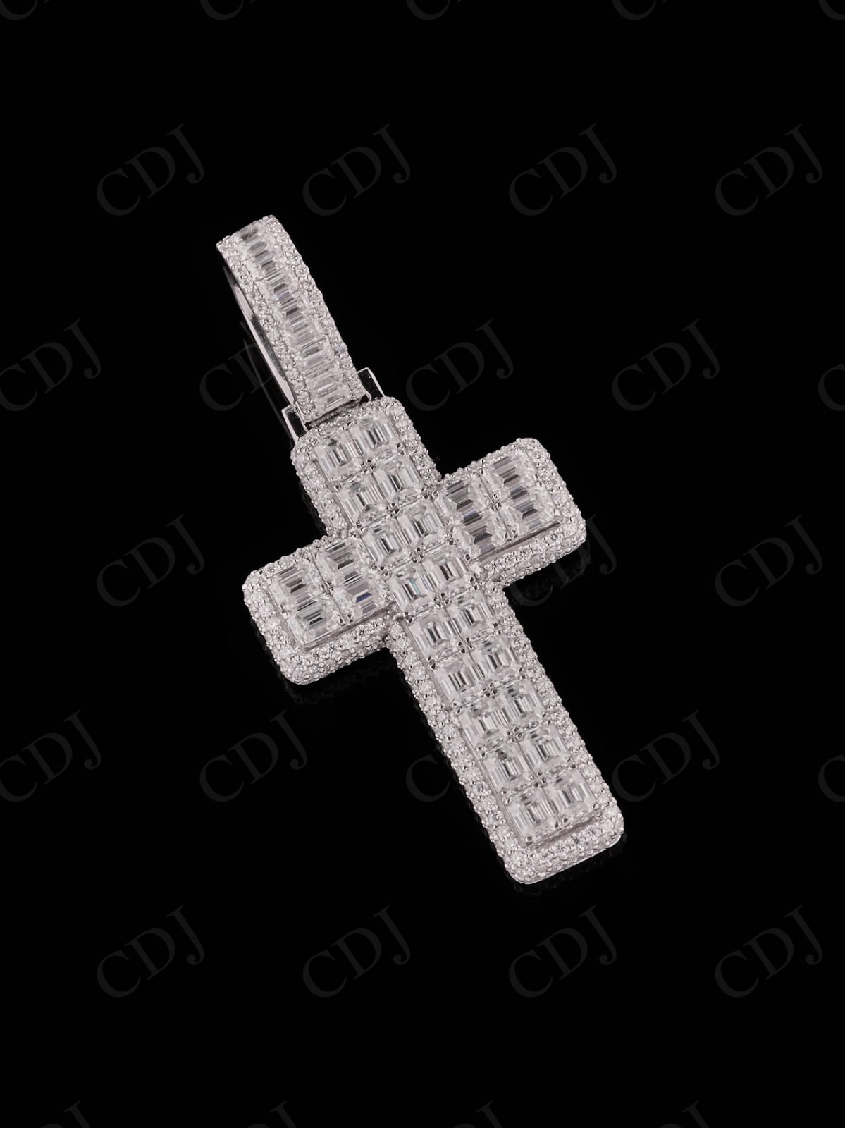 Round Emerald Cross